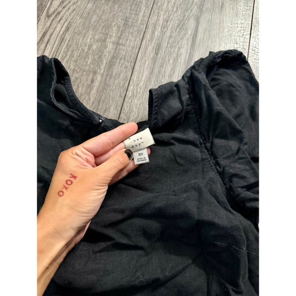 a new day Black Ruffled Cap Short Sleeve Blouse (ignore wrinkles) Size XS - Picture 2 of 5